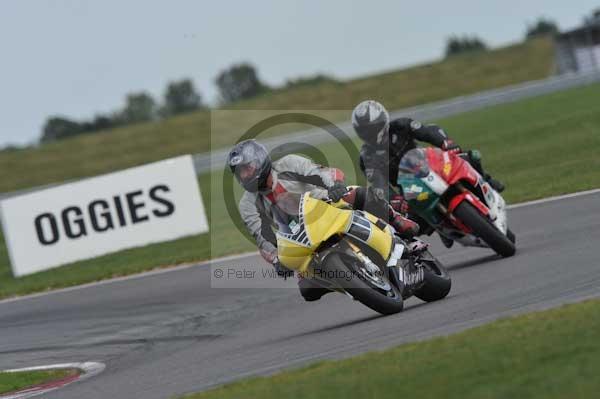 Motorcycle action photographs;Trackday digital images;event digital images;eventdigitalimages;no limits trackday;peter wileman photography;snetterton;snetterton circuit norfolk;snetterton photographs;trackday;trackday photos