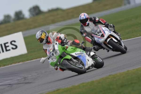 Motorcycle action photographs;Trackday digital images;event digital images;eventdigitalimages;no limits trackday;peter wileman photography;snetterton;snetterton circuit norfolk;snetterton photographs;trackday;trackday photos
