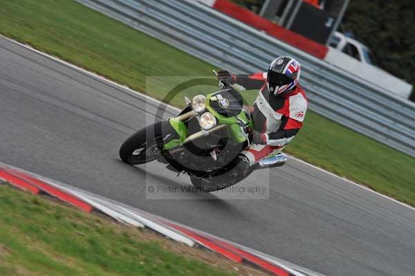 Motorcycle action photographs;Trackday digital images;event digital images;eventdigitalimages;no limits trackday;peter wileman photography;snetterton;snetterton circuit norfolk;snetterton photographs;trackday;trackday photos