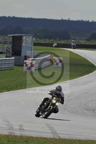Motorcycle action photographs;Trackday digital images;event digital images;eventdigitalimages;no limits trackday;peter wileman photography;snetterton;snetterton circuit norfolk;snetterton photographs;trackday;trackday photos