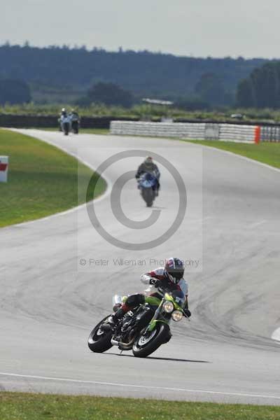 Motorcycle action photographs;Trackday digital images;event digital images;eventdigitalimages;no limits trackday;peter wileman photography;snetterton;snetterton circuit norfolk;snetterton photographs;trackday;trackday photos