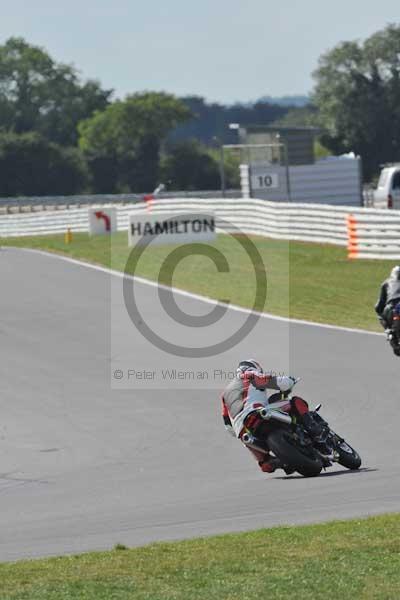 Motorcycle action photographs;Trackday digital images;event digital images;eventdigitalimages;no limits trackday;peter wileman photography;snetterton;snetterton circuit norfolk;snetterton photographs;trackday;trackday photos