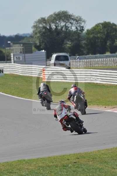 Motorcycle action photographs;Trackday digital images;event digital images;eventdigitalimages;no limits trackday;peter wileman photography;snetterton;snetterton circuit norfolk;snetterton photographs;trackday;trackday photos