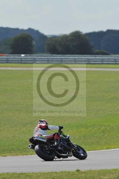 Motorcycle action photographs;Trackday digital images;event digital images;eventdigitalimages;no limits trackday;peter wileman photography;snetterton;snetterton circuit norfolk;snetterton photographs;trackday;trackday photos