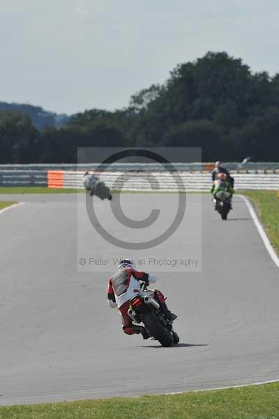 Motorcycle action photographs;Trackday digital images;event digital images;eventdigitalimages;no limits trackday;peter wileman photography;snetterton;snetterton circuit norfolk;snetterton photographs;trackday;trackday photos