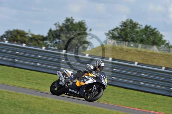 Motorcycle action photographs;Trackday digital images;event digital images;eventdigitalimages;no limits trackday;peter wileman photography;snetterton;snetterton circuit norfolk;snetterton photographs;trackday;trackday photos