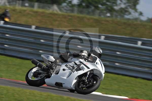 Motorcycle action photographs;Trackday digital images;event digital images;eventdigitalimages;no limits trackday;peter wileman photography;snetterton;snetterton circuit norfolk;snetterton photographs;trackday;trackday photos