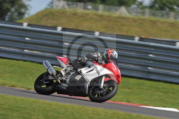 Motorcycle action photographs;Trackday digital images;event digital images;eventdigitalimages;no limits trackday;peter wileman photography;snetterton;snetterton circuit norfolk;snetterton photographs;trackday;trackday photos