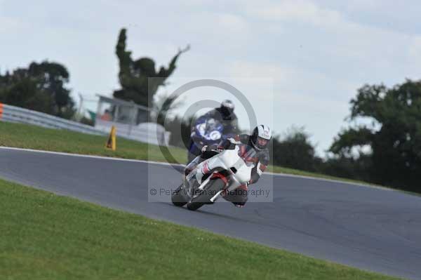 Motorcycle action photographs;Trackday digital images;event digital images;eventdigitalimages;no limits trackday;peter wileman photography;snetterton;snetterton circuit norfolk;snetterton photographs;trackday;trackday photos
