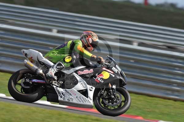 Motorcycle action photographs;Trackday digital images;event digital images;eventdigitalimages;no limits trackday;peter wileman photography;snetterton;snetterton circuit norfolk;snetterton photographs;trackday;trackday photos