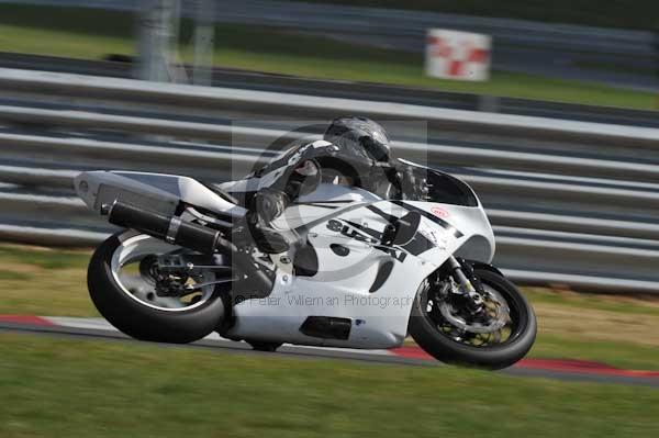 Motorcycle action photographs;Trackday digital images;event digital images;eventdigitalimages;no limits trackday;peter wileman photography;snetterton;snetterton circuit norfolk;snetterton photographs;trackday;trackday photos