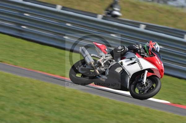 Motorcycle action photographs;Trackday digital images;event digital images;eventdigitalimages;no limits trackday;peter wileman photography;snetterton;snetterton circuit norfolk;snetterton photographs;trackday;trackday photos