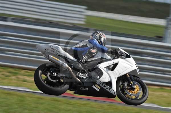 Motorcycle action photographs;Trackday digital images;event digital images;eventdigitalimages;no limits trackday;peter wileman photography;snetterton;snetterton circuit norfolk;snetterton photographs;trackday;trackday photos