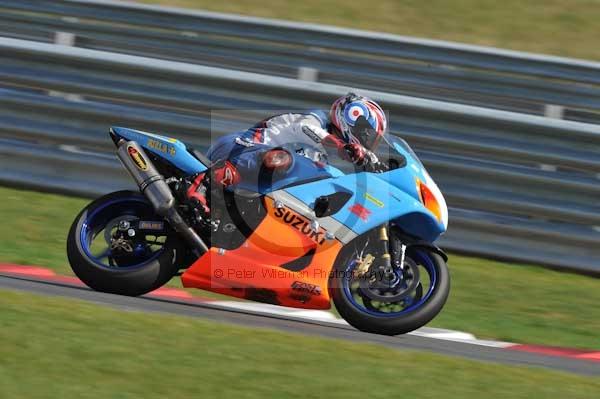 Motorcycle action photographs;Trackday digital images;event digital images;eventdigitalimages;no limits trackday;peter wileman photography;snetterton;snetterton circuit norfolk;snetterton photographs;trackday;trackday photos