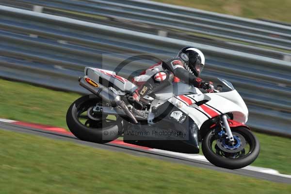 Motorcycle action photographs;Trackday digital images;event digital images;eventdigitalimages;no limits trackday;peter wileman photography;snetterton;snetterton circuit norfolk;snetterton photographs;trackday;trackday photos