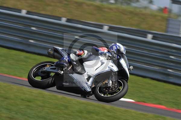 Motorcycle action photographs;Trackday digital images;event digital images;eventdigitalimages;no limits trackday;peter wileman photography;snetterton;snetterton circuit norfolk;snetterton photographs;trackday;trackday photos