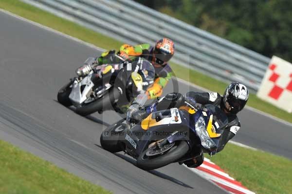 Motorcycle action photographs;Trackday digital images;event digital images;eventdigitalimages;no limits trackday;peter wileman photography;snetterton;snetterton circuit norfolk;snetterton photographs;trackday;trackday photos