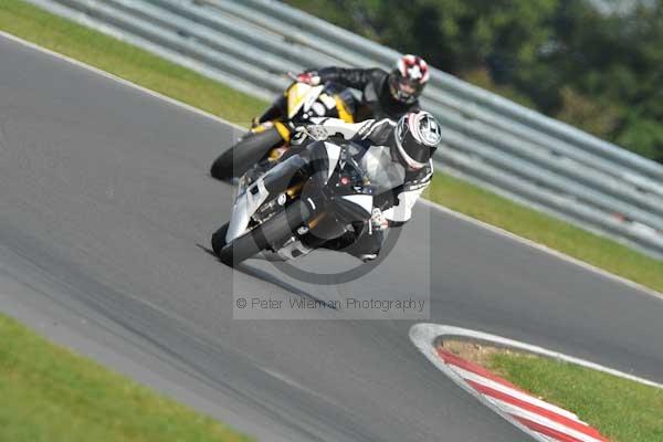 Motorcycle action photographs;Trackday digital images;event digital images;eventdigitalimages;no limits trackday;peter wileman photography;snetterton;snetterton circuit norfolk;snetterton photographs;trackday;trackday photos