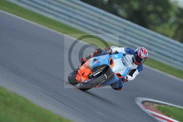 Motorcycle action photographs;Trackday digital images;event digital images;eventdigitalimages;no limits trackday;peter wileman photography;snetterton;snetterton circuit norfolk;snetterton photographs;trackday;trackday photos