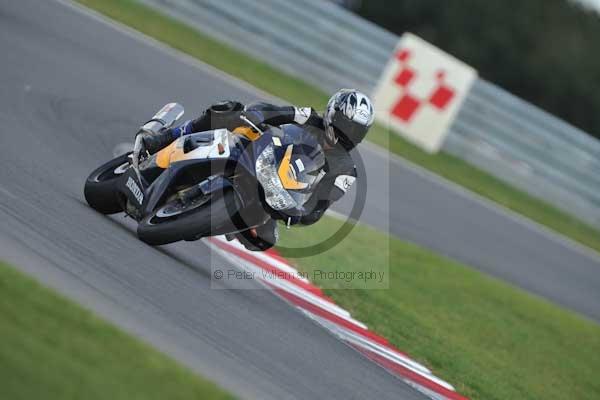 Motorcycle action photographs;Trackday digital images;event digital images;eventdigitalimages;no limits trackday;peter wileman photography;snetterton;snetterton circuit norfolk;snetterton photographs;trackday;trackday photos
