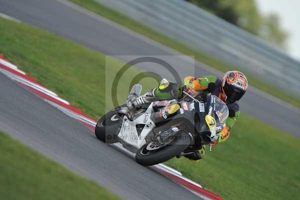 Motorcycle action photographs;Trackday digital images;event digital images;eventdigitalimages;no limits trackday;peter wileman photography;snetterton;snetterton circuit norfolk;snetterton photographs;trackday;trackday photos