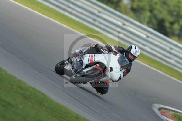 Motorcycle action photographs;Trackday digital images;event digital images;eventdigitalimages;no limits trackday;peter wileman photography;snetterton;snetterton circuit norfolk;snetterton photographs;trackday;trackday photos