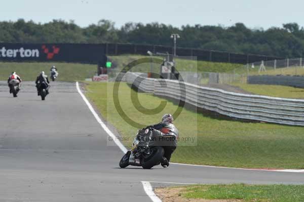 Motorcycle action photographs;Trackday digital images;event digital images;eventdigitalimages;no limits trackday;peter wileman photography;snetterton;snetterton circuit norfolk;snetterton photographs;trackday;trackday photos