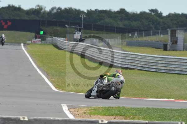 Motorcycle action photographs;Trackday digital images;event digital images;eventdigitalimages;no limits trackday;peter wileman photography;snetterton;snetterton circuit norfolk;snetterton photographs;trackday;trackday photos