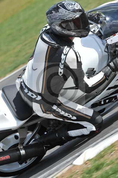 Motorcycle action photographs;Trackday digital images;event digital images;eventdigitalimages;no limits trackday;peter wileman photography;snetterton;snetterton circuit norfolk;snetterton photographs;trackday;trackday photos
