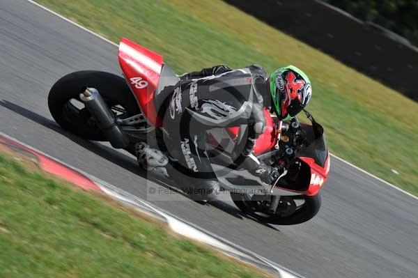Motorcycle action photographs;Trackday digital images;event digital images;eventdigitalimages;no limits trackday;peter wileman photography;snetterton;snetterton circuit norfolk;snetterton photographs;trackday;trackday photos