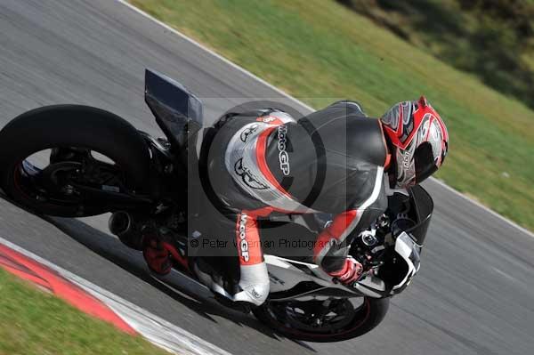 Motorcycle action photographs;Trackday digital images;event digital images;eventdigitalimages;no limits trackday;peter wileman photography;snetterton;snetterton circuit norfolk;snetterton photographs;trackday;trackday photos