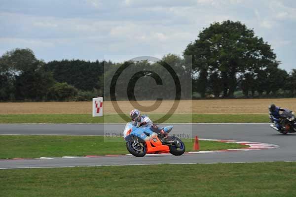 Motorcycle action photographs;Trackday digital images;event digital images;eventdigitalimages;no limits trackday;peter wileman photography;snetterton;snetterton circuit norfolk;snetterton photographs;trackday;trackday photos