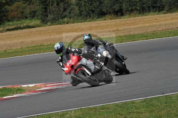 Motorcycle action photographs;Trackday digital images;event digital images;eventdigitalimages;no limits trackday;peter wileman photography;snetterton;snetterton circuit norfolk;snetterton photographs;trackday;trackday photos