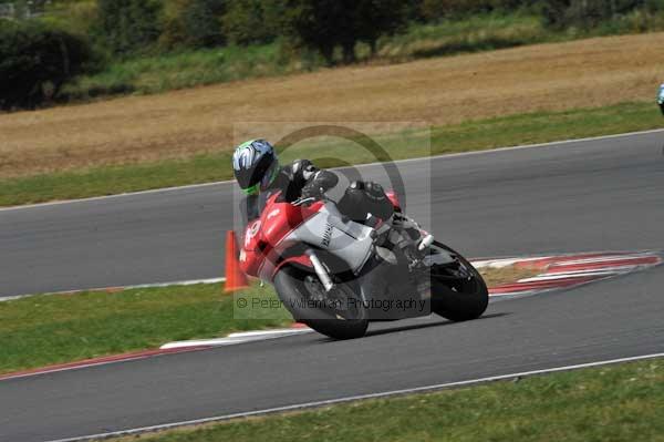 Motorcycle action photographs;Trackday digital images;event digital images;eventdigitalimages;no limits trackday;peter wileman photography;snetterton;snetterton circuit norfolk;snetterton photographs;trackday;trackday photos