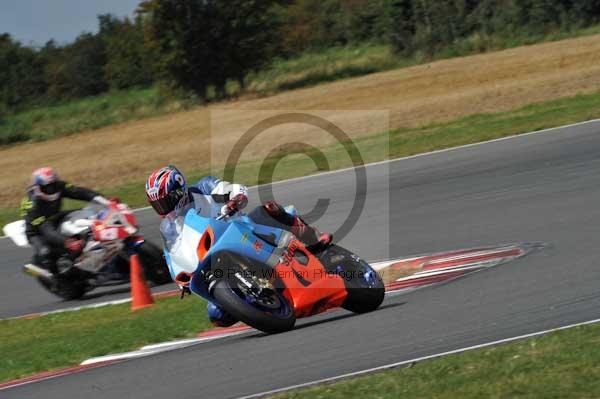 Motorcycle action photographs;Trackday digital images;event digital images;eventdigitalimages;no limits trackday;peter wileman photography;snetterton;snetterton circuit norfolk;snetterton photographs;trackday;trackday photos