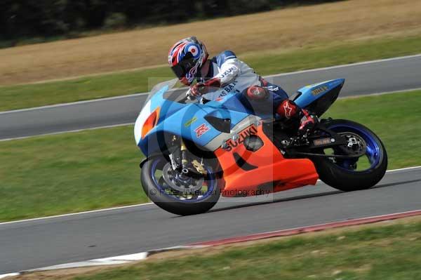 Motorcycle action photographs;Trackday digital images;event digital images;eventdigitalimages;no limits trackday;peter wileman photography;snetterton;snetterton circuit norfolk;snetterton photographs;trackday;trackday photos