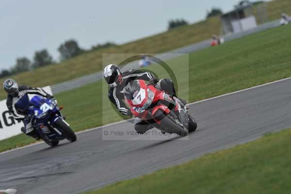 Motorcycle action photographs;Trackday digital images;event digital images;eventdigitalimages;no limits trackday;peter wileman photography;snetterton;snetterton circuit norfolk;snetterton photographs;trackday;trackday photos