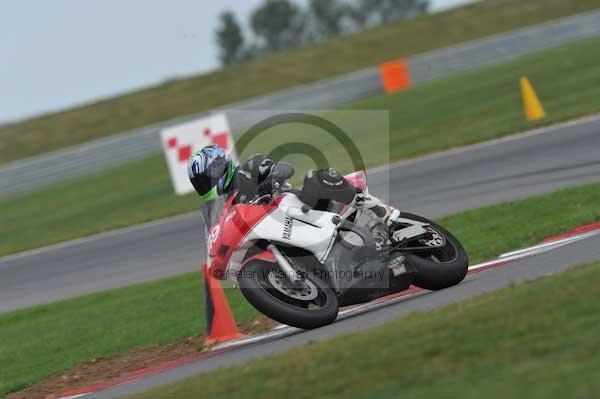 Motorcycle action photographs;Trackday digital images;event digital images;eventdigitalimages;no limits trackday;peter wileman photography;snetterton;snetterton circuit norfolk;snetterton photographs;trackday;trackday photos