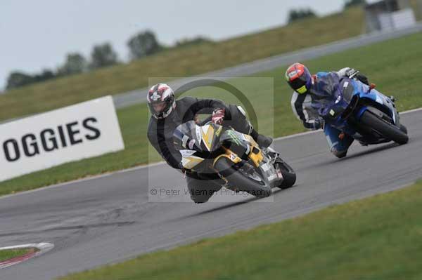 Motorcycle action photographs;Trackday digital images;event digital images;eventdigitalimages;no limits trackday;peter wileman photography;snetterton;snetterton circuit norfolk;snetterton photographs;trackday;trackday photos