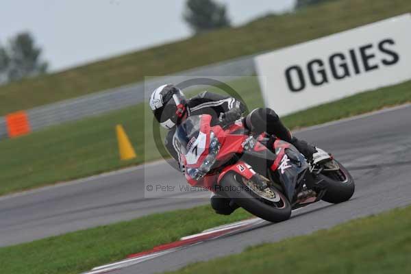 Motorcycle action photographs;Trackday digital images;event digital images;eventdigitalimages;no limits trackday;peter wileman photography;snetterton;snetterton circuit norfolk;snetterton photographs;trackday;trackday photos