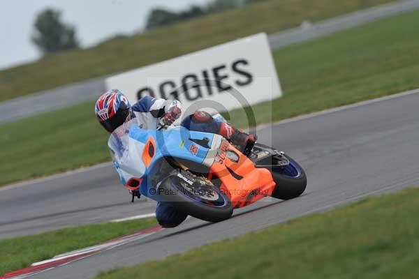Motorcycle action photographs;Trackday digital images;event digital images;eventdigitalimages;no limits trackday;peter wileman photography;snetterton;snetterton circuit norfolk;snetterton photographs;trackday;trackday photos