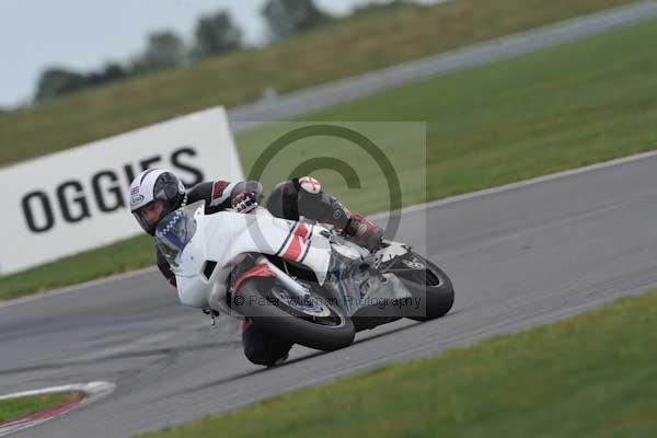 Motorcycle action photographs;Trackday digital images;event digital images;eventdigitalimages;no limits trackday;peter wileman photography;snetterton;snetterton circuit norfolk;snetterton photographs;trackday;trackday photos