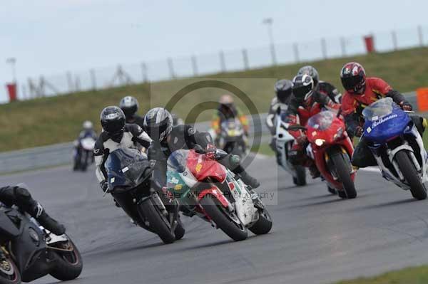 Motorcycle action photographs;Trackday digital images;event digital images;eventdigitalimages;no limits trackday;peter wileman photography;snetterton;snetterton circuit norfolk;snetterton photographs;trackday;trackday photos
