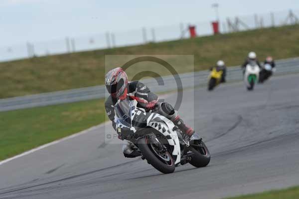 Motorcycle action photographs;Trackday digital images;event digital images;eventdigitalimages;no limits trackday;peter wileman photography;snetterton;snetterton circuit norfolk;snetterton photographs;trackday;trackday photos