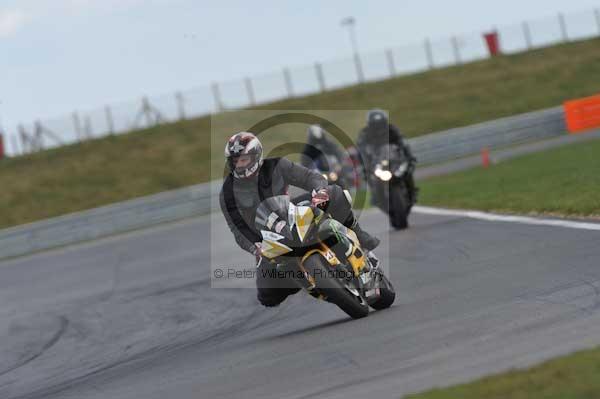 Motorcycle action photographs;Trackday digital images;event digital images;eventdigitalimages;no limits trackday;peter wileman photography;snetterton;snetterton circuit norfolk;snetterton photographs;trackday;trackday photos