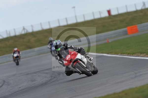 Motorcycle action photographs;Trackday digital images;event digital images;eventdigitalimages;no limits trackday;peter wileman photography;snetterton;snetterton circuit norfolk;snetterton photographs;trackday;trackday photos