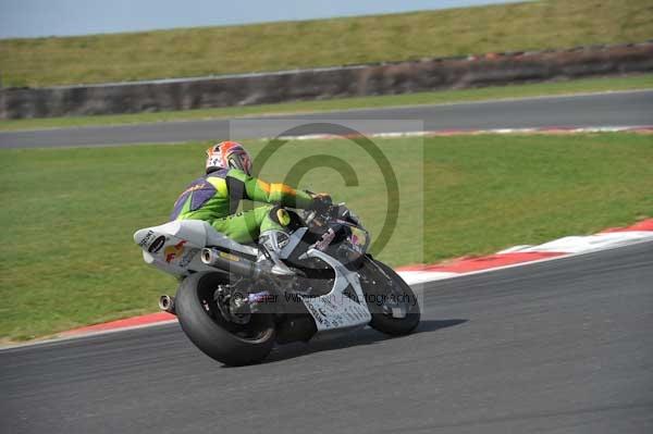 Motorcycle action photographs;Trackday digital images;event digital images;eventdigitalimages;no limits trackday;peter wileman photography;snetterton;snetterton circuit norfolk;snetterton photographs;trackday;trackday photos
