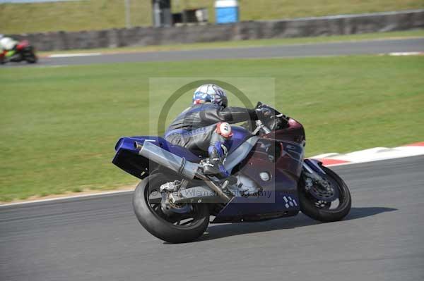 Motorcycle action photographs;Trackday digital images;event digital images;eventdigitalimages;no limits trackday;peter wileman photography;snetterton;snetterton circuit norfolk;snetterton photographs;trackday;trackday photos