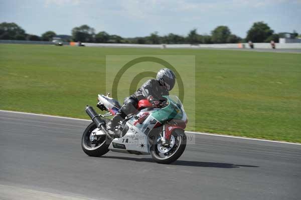 Motorcycle action photographs;Trackday digital images;event digital images;eventdigitalimages;no limits trackday;peter wileman photography;snetterton;snetterton circuit norfolk;snetterton photographs;trackday;trackday photos