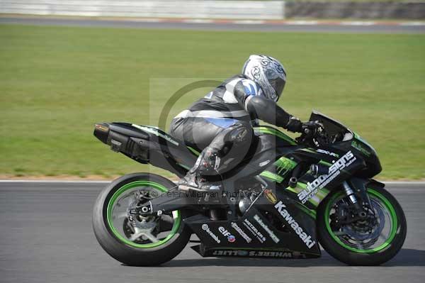 Motorcycle action photographs;Trackday digital images;event digital images;eventdigitalimages;no limits trackday;peter wileman photography;snetterton;snetterton circuit norfolk;snetterton photographs;trackday;trackday photos